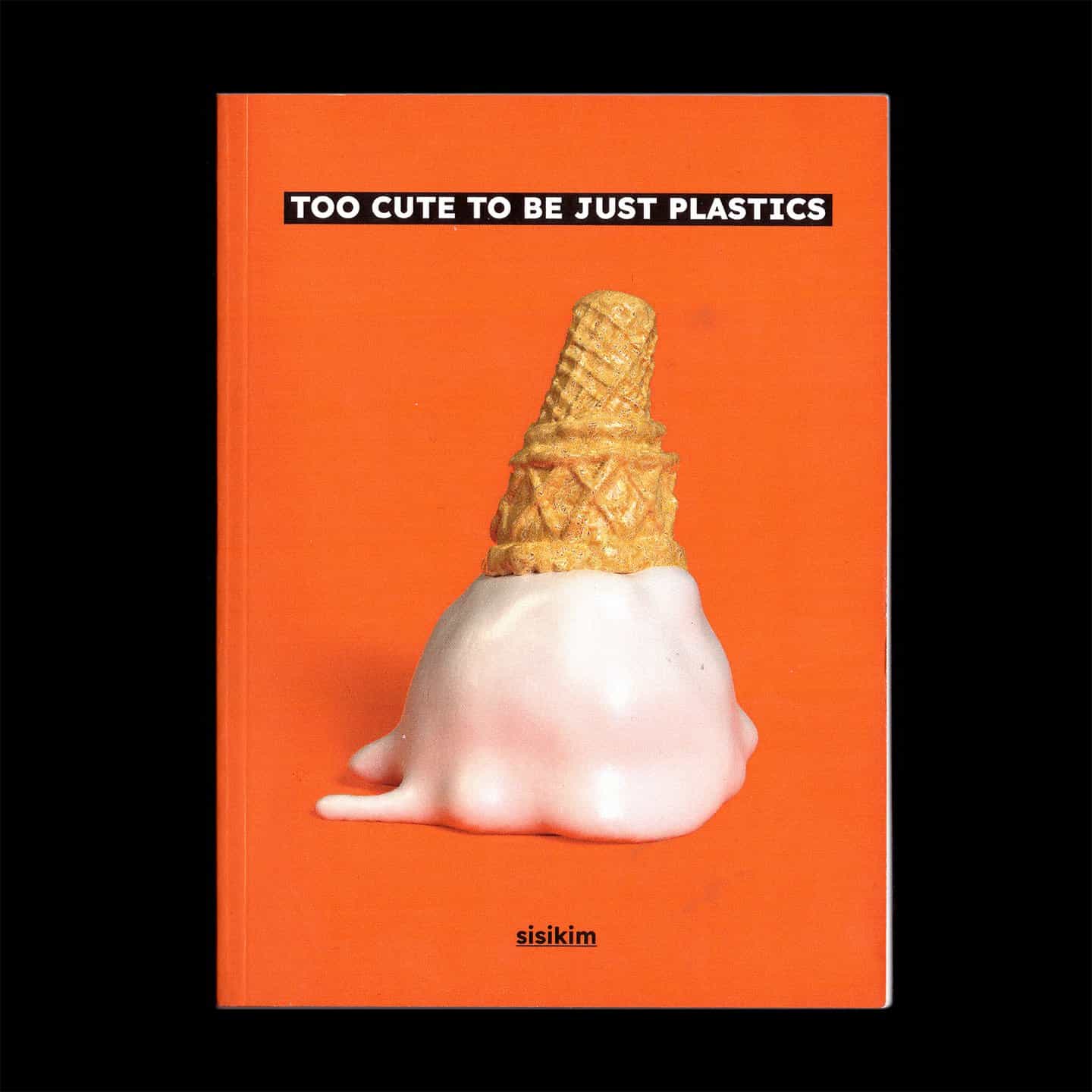Sisi Kim: Portada del libro &lt;Too cute="" to="" be="" just="" plastics=""&gt; (Copyright © Sisi Kim, 2021)&lt;/Too&gt;