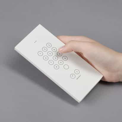 las mangas de papel de envoltura se convierten los teléfonos inteligentes en dispositivos analógicos