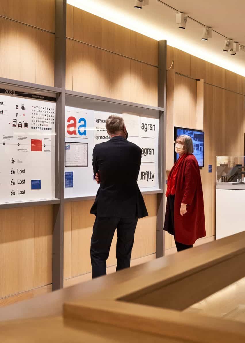 Ferrocarril del alfabeto 2 en exposición en el Museo del Diseño