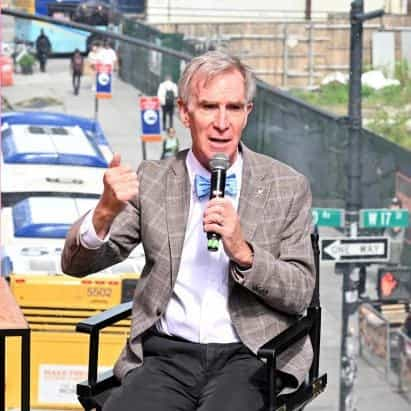 "Necesitamos distribuir electricidad" para combatir el cambio climático, dice Bill Nye