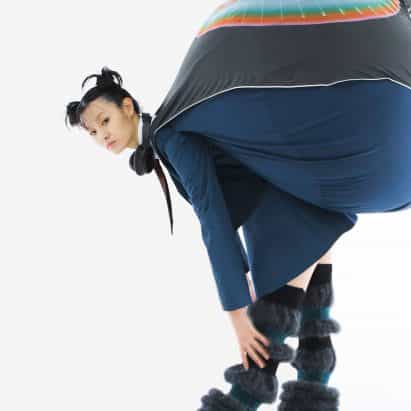 Dahee Kim concede bolsas de frijoles bulbosas a las prendas de estilo uniforme