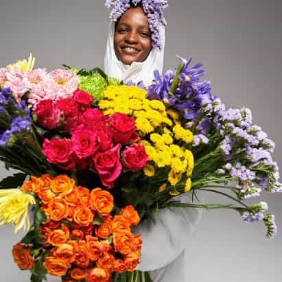 chaquetas soplador de Pangaia están llenos de flores silvestres en lugar de hacia abajo