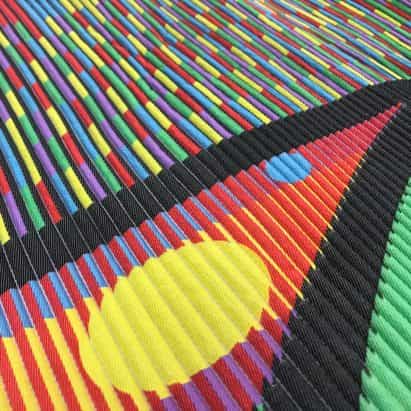 Antoine Peters crea ilusiones ópticas con textiles Lenticular Weave
