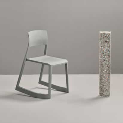 Vitra rehace silla de barbero Osgerby Tip Ton de plástico reciclado