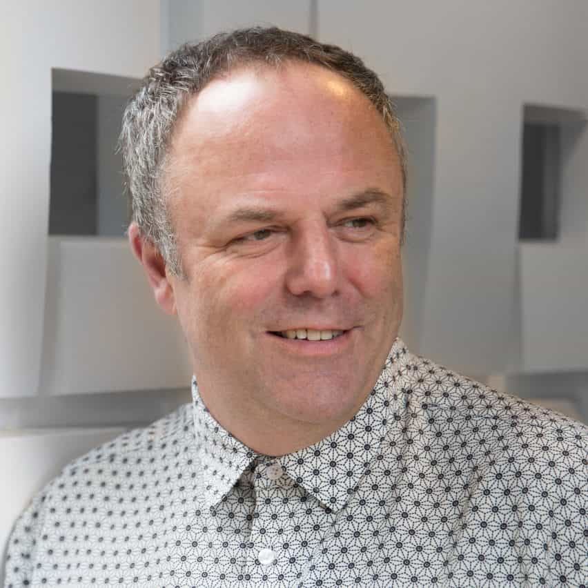 Mark Dytham, cofundador de Klein Dytham Architecture y juez de los Premios Dezeen 2019 con sede en Tokio