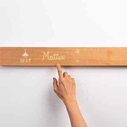 Mui Board permite el control inteligente del hogar desde un tablón de madera