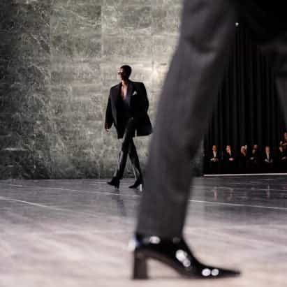 Saint Laurent organiza un espectáculo de ropa masculina en la Neue Nationalgalerie de Mies van der Rohe