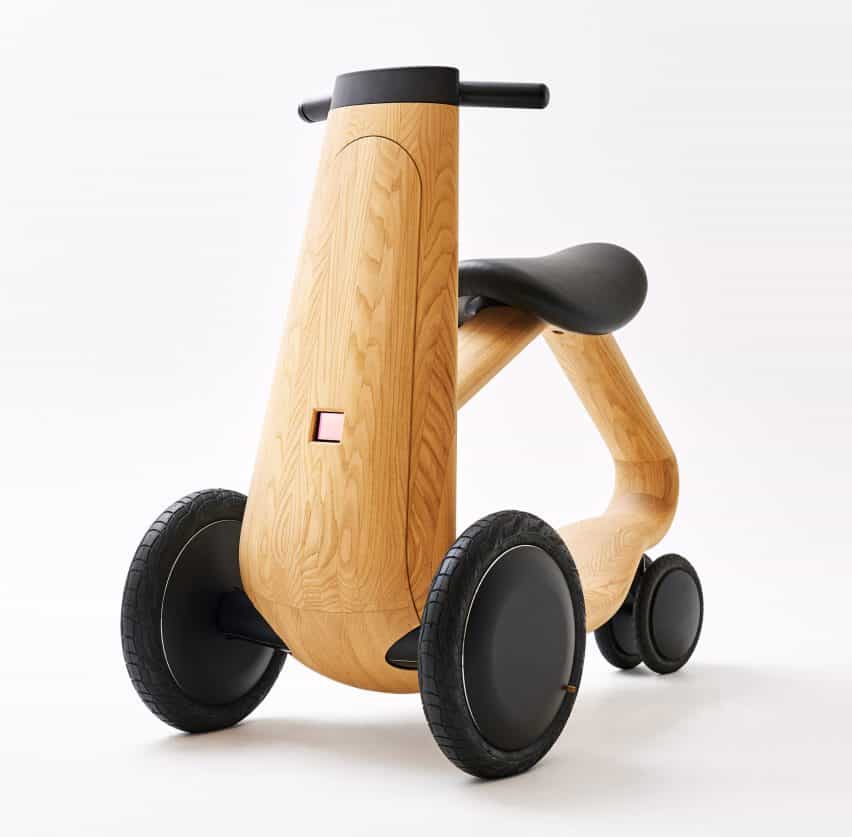 Mikiya Kobayashi diseña Scooter eléctrico AIA-Ai hecho de madera