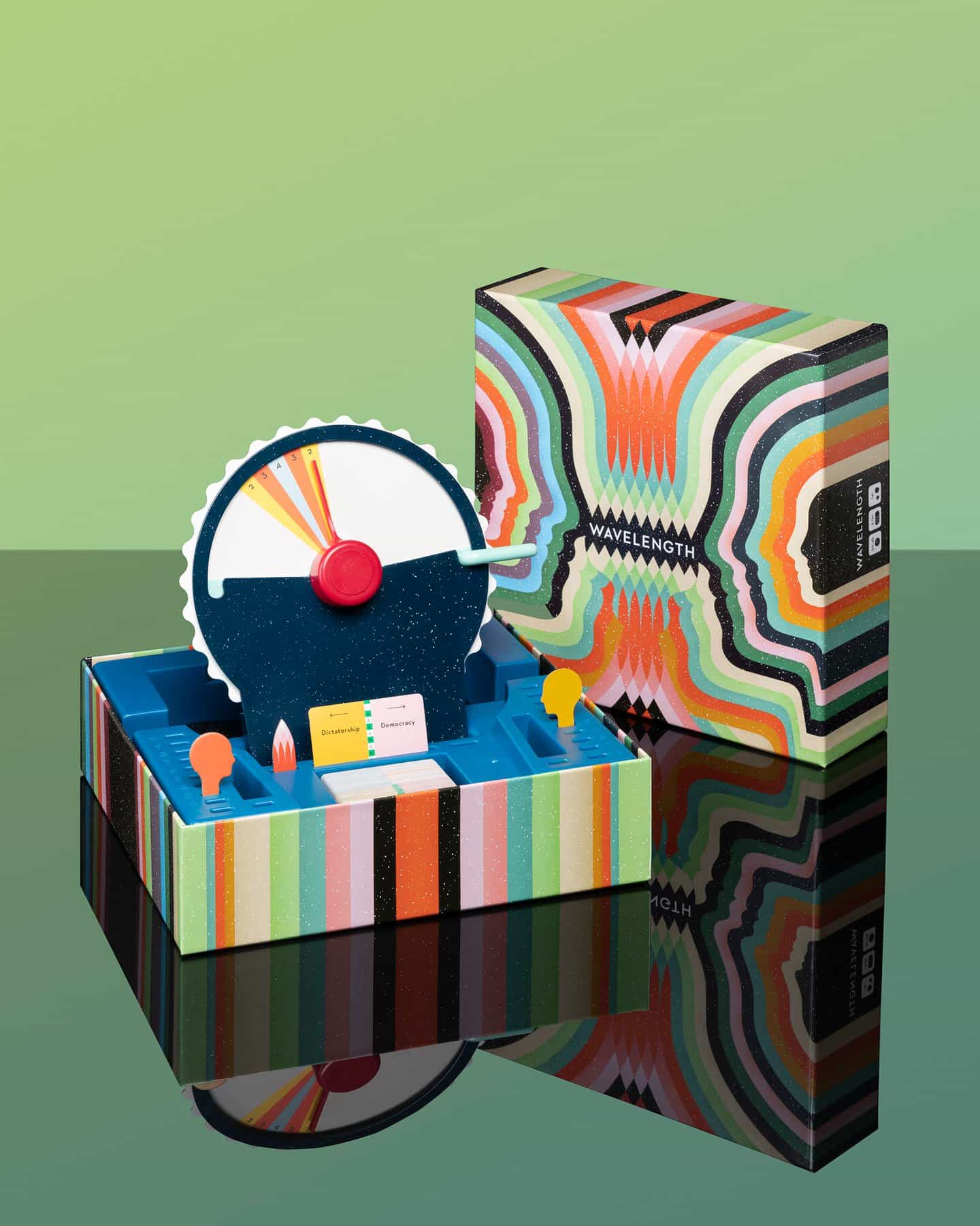 CMYK: Longitud de onda, diseño de paquete por Hvass&Hannibal (Copyright © CYMK, 2024 / Foto de David Stjernholm)
