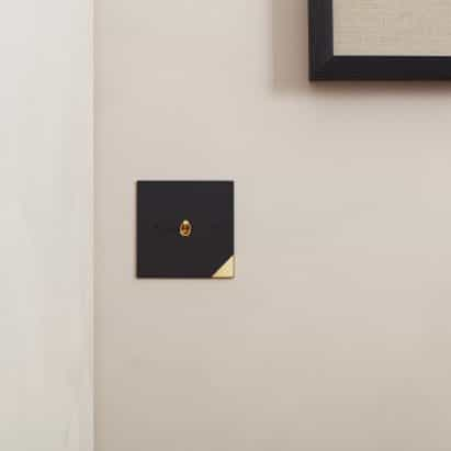 Placas frontales de interruptor de luz Kelly Hoppen de Focus SB