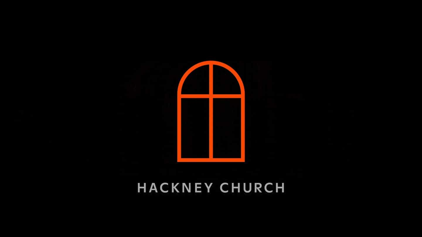 OMSE Rebrands Hackney Iglesia, con sus vidrieras como marco