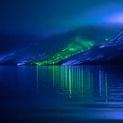 Kari Kola ilumina ladera de la montaña irlandés con 1.000 luces