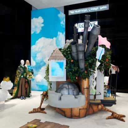 Loewe y Studio Ghibli crean instalaciones de Selfridges informadas por Howl 's Moving Castle