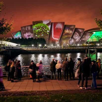 Olafur Eliasson proyecta obras de arte en la sede de la COP26 cuando comienza el día del entorno construido