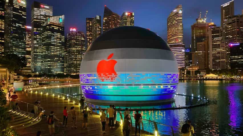 Manzana Marina Bay Sands es un "flotante" tienda de Apple esférica bt Foster + Partners
