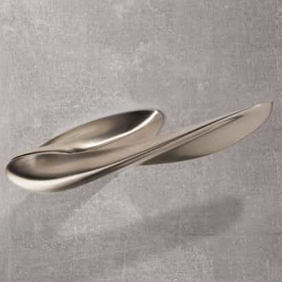 El diseño de Zaha Hadid crea mango de puerta de Nexxa escultural para Izé