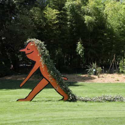 Jean Jullien crea esculturas de línea-dibujado para Nantes' Le Jardin des Plantes