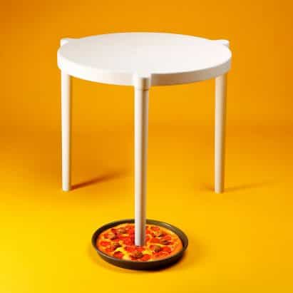 IKEA y Pizza Hut colaboran para crear la versión de tamaño completo de la pizza mesa de cuadro