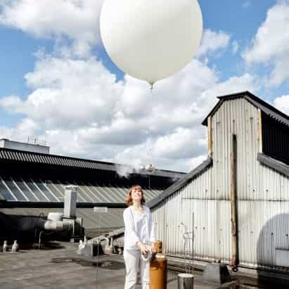 El Proyecto Nube Humana de Filips Staņislavskis convierte el aliento humano en nubes