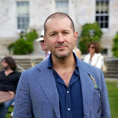 Jony Ive al diseño de "la próxima generación de productos de Airbnb"