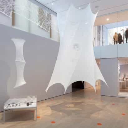 cuerpo de trabajo de Neri Oxman está representada en la exposición del MoMA Material de Ecología