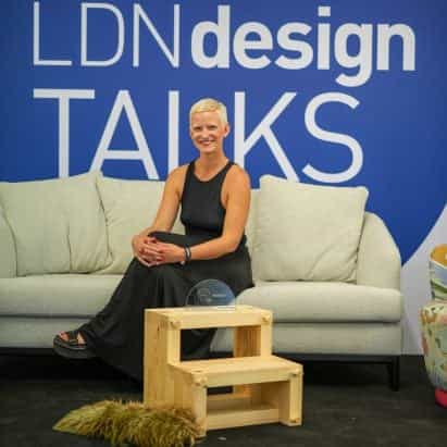Un taburete modular de pino con múltiples usos gana el premio OYOY Living Design 's Togetherness Award