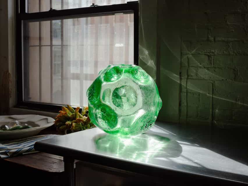 Un orbe de cristal verde