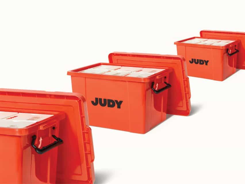 Rojo de la asta diseña "sin sentido" kits de Judy para situaciones de emergencia