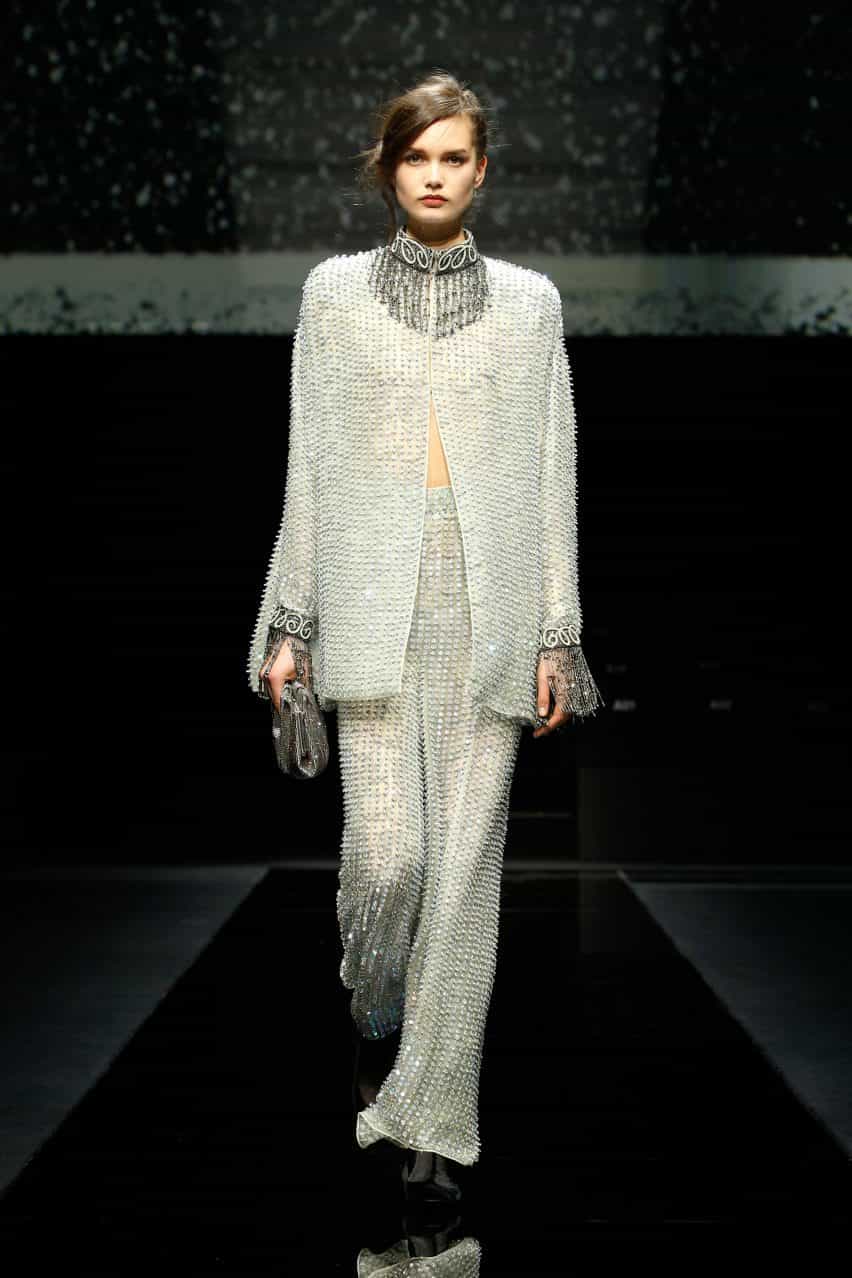 Giorgio Armani tiene espectáculo vacío en medio brote de coronavirus italiana