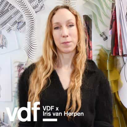 "No es tan de moda que está sin explorar", dice Iris van Herpen en serie en video exclusivo de Dezeen