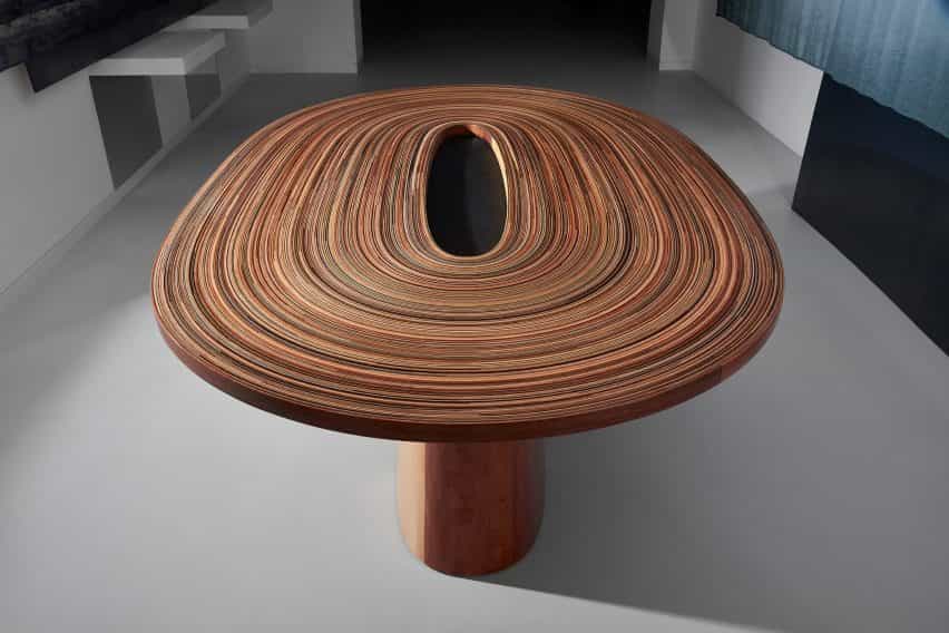 Una mesa producida por Brodie Neill