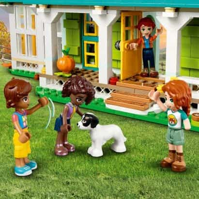 Lego lanza figuras de juguete que "celebran diversas amistades en el mundo moderno"