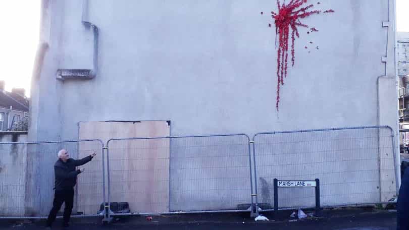 Nova Obra De Banksy Em Bristol E Vandalizada Em Menos De 24h