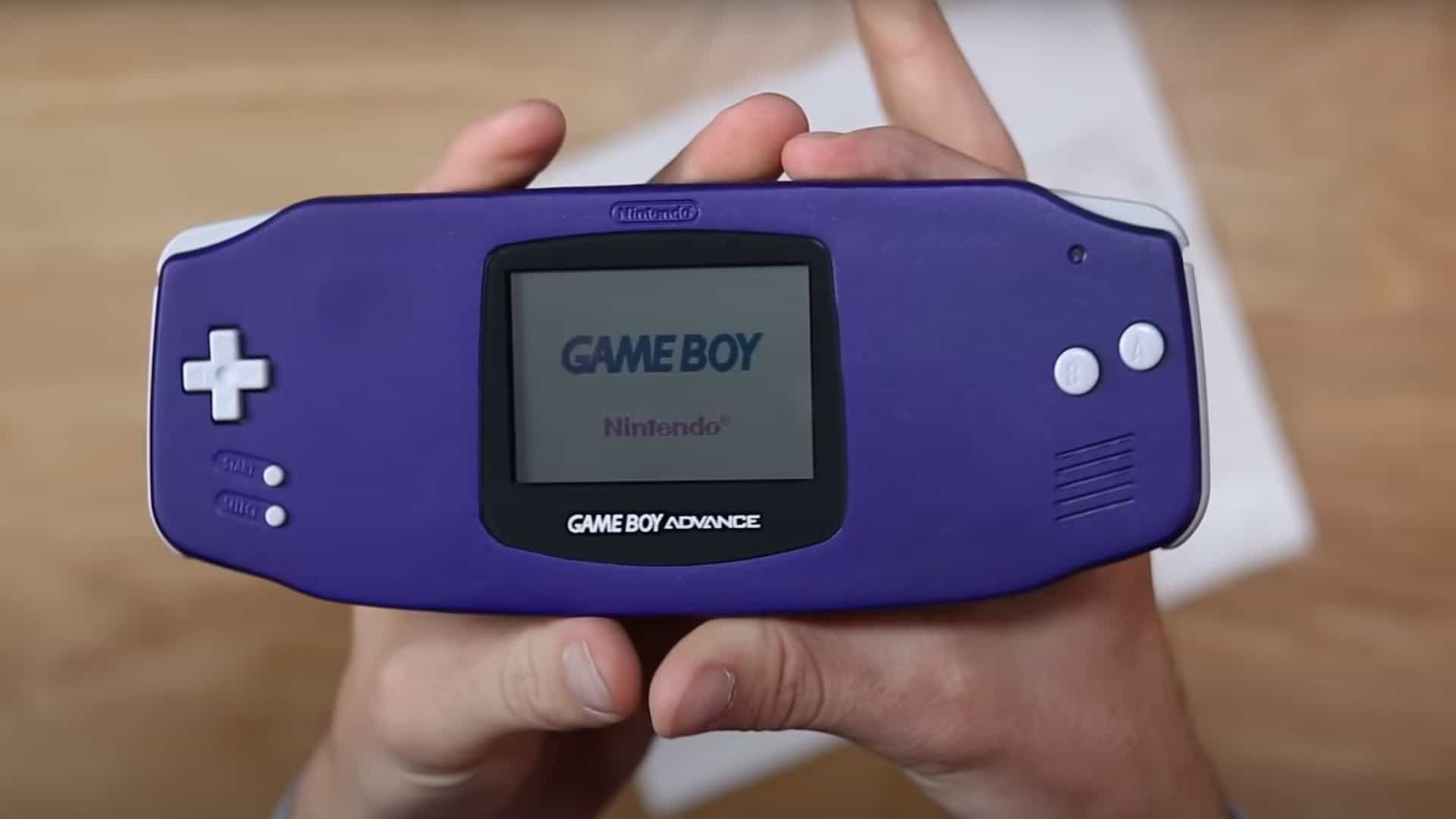 YouTuber le da a Game Boy Advance de Nintendo un cambio de imagen realmente extraño