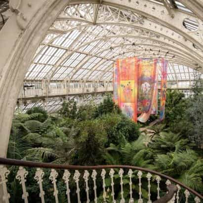 La exposición Kew Gardens muestra la naturaleza queer en un invernadero victoriano