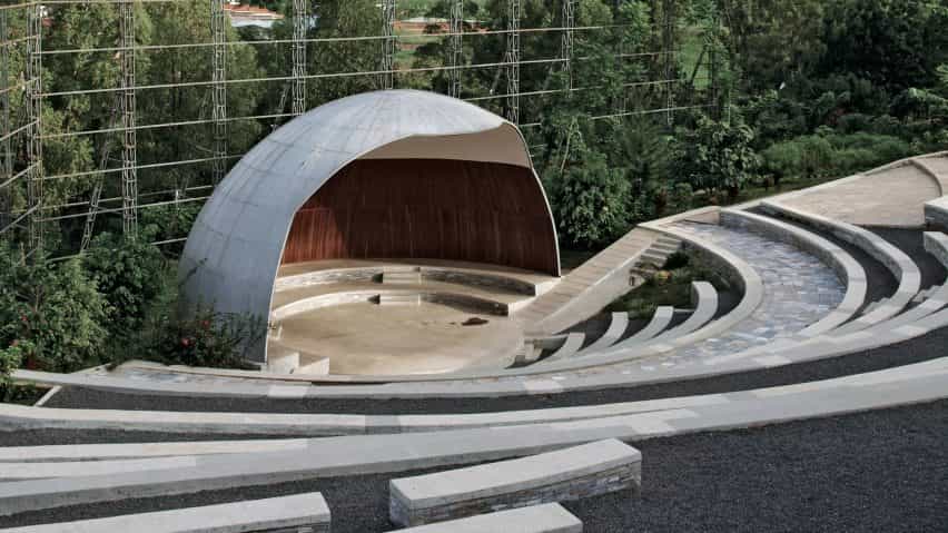 Genocide Memorial Amphitheatre, Kigali, por John McAslan and Partners