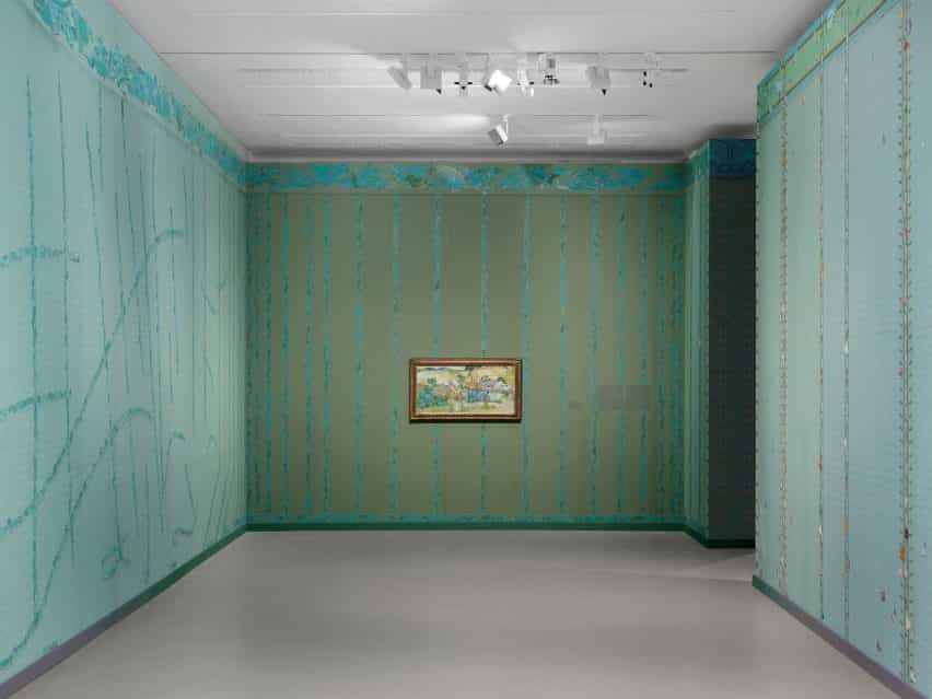 Papel pintado verde en la exposición de Laura Owens y Vincent van Gogh