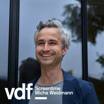 entrevista en vivo con diseñador del logotipo Dezeen Micha Weidmann como parte del Festival de Diseño Virtual