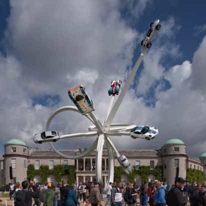 Gerry Judah organiza modelos de Porsche como "fuegos artificiales" para la escultura de Goodwood