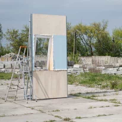 El pabellón polaco en la Bienal de Diseño de Londres recoge ventanas para la reconstrucción de Ucrania