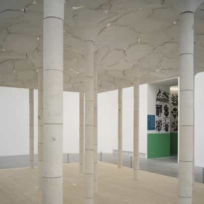 AAU Anastas tiene como objetivo desafiar las "ideas imperiales" con un pabellón de piedra abovedada en la Bienal de Arquitectura de Venecia