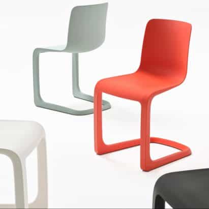 Jasper Morrison crea una silla Evo-C de plástico en voladizo ligera para Vitra