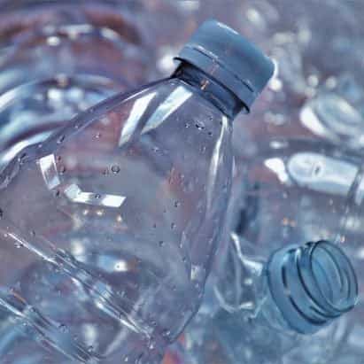 Los plásticos reciclados a menudo contienen más productos químicos tóxicos, dice Greenpeace