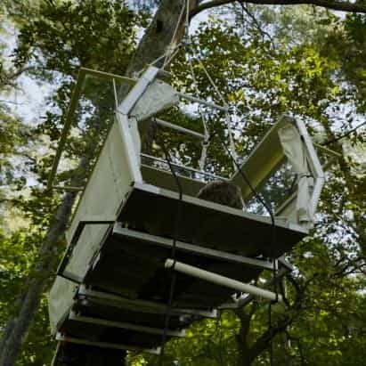 Henry K Wein diseña una casa del árbol portátil que se puede remolcar en bicicleta