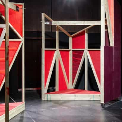 Los niños de primaria diseñan y construyen un espacio de actuación en el teatro de Londres