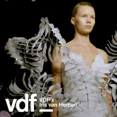 "El vestido infinito es el más difícil que he hecho", dice Iris van Herpen