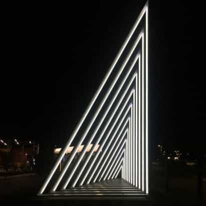 La escultura de luz actual en el Hudson responde a los movimientos de los transeúntes