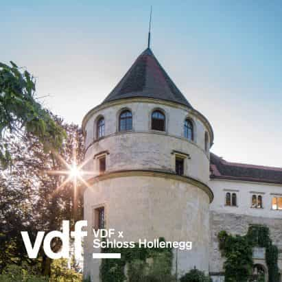 gira en vivo de la exposición de diseño en el castillo austríaco histórica con la curadora Alicia Stori Liechtenstein como parte de VDF