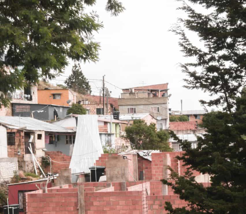 Vista del barrio de Colombia con atrapanieblas