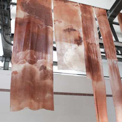 Natural Material Studio crea textiles de ladrillo "flexibles y orgánicos"